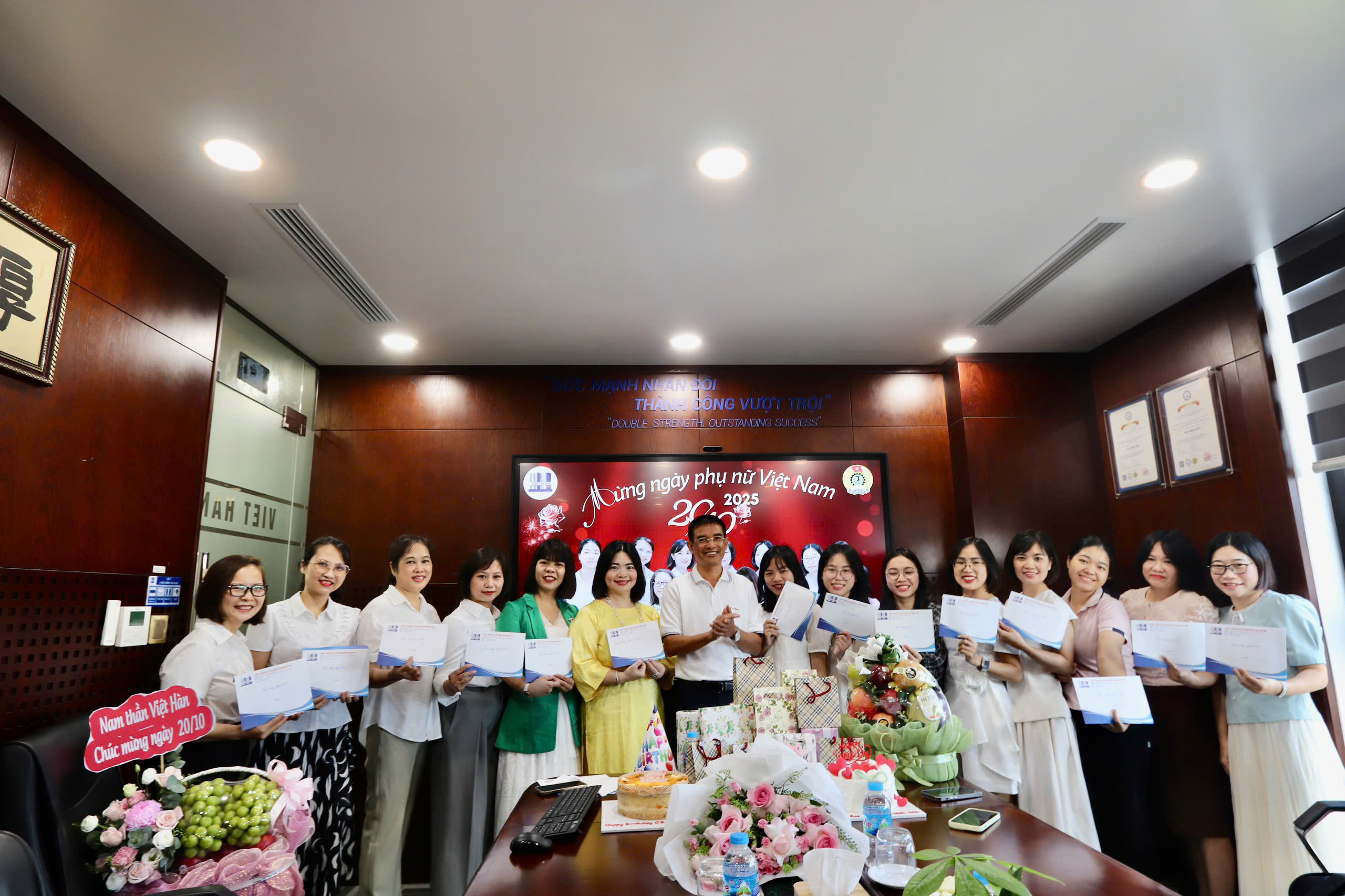 VIỆT HÀN CHÀO MỪNG NGÀY PHỤ NỮ VIỆT NAM 20/10 & SINH NHẬT CBNV QUÝ IV/2025