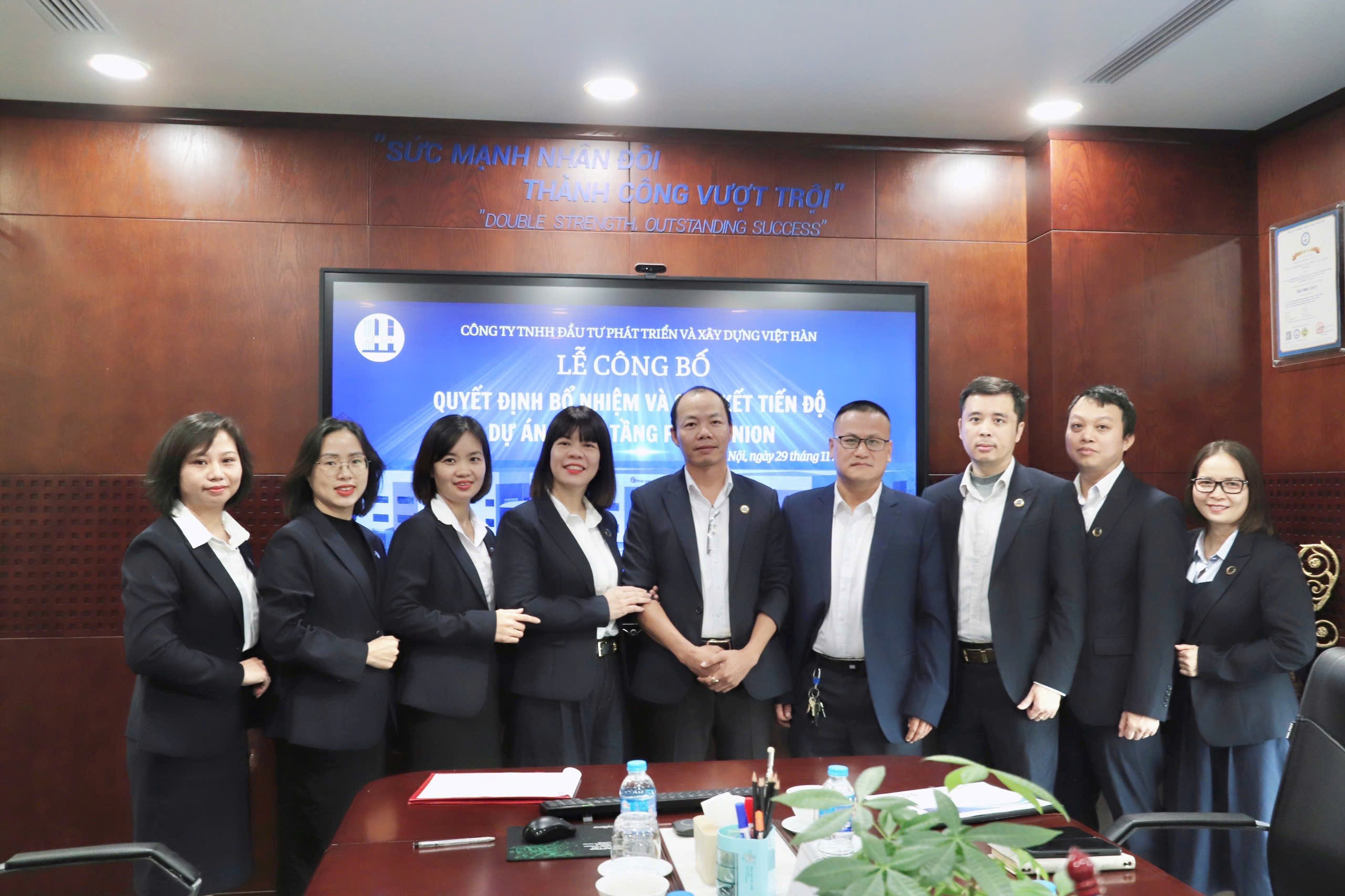 LỄ CÔNG BỐ QUYẾT ĐỊNH ĐIỀU ĐỘNG VÀ CAM KẾT TIẾN ĐỘ DỰ ÁN NÂNG TẦNG FU